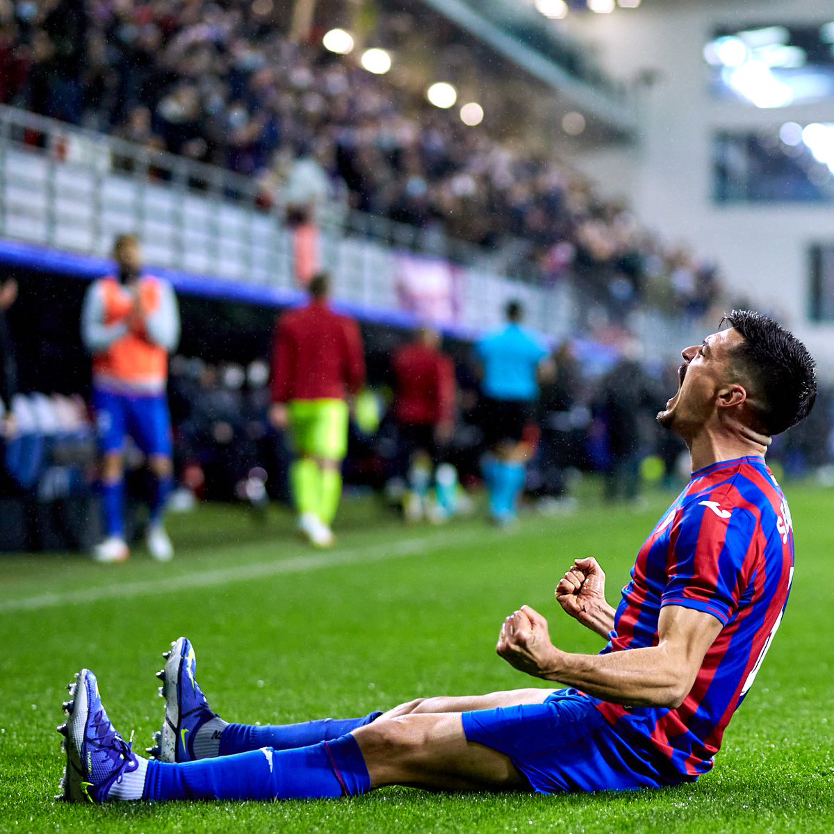 😍😍 ¡PASIÓN... PURO <a href="/SDEibar/">SD Eibar</a>!

#EibarGirona 
#LaLigaSmartBank