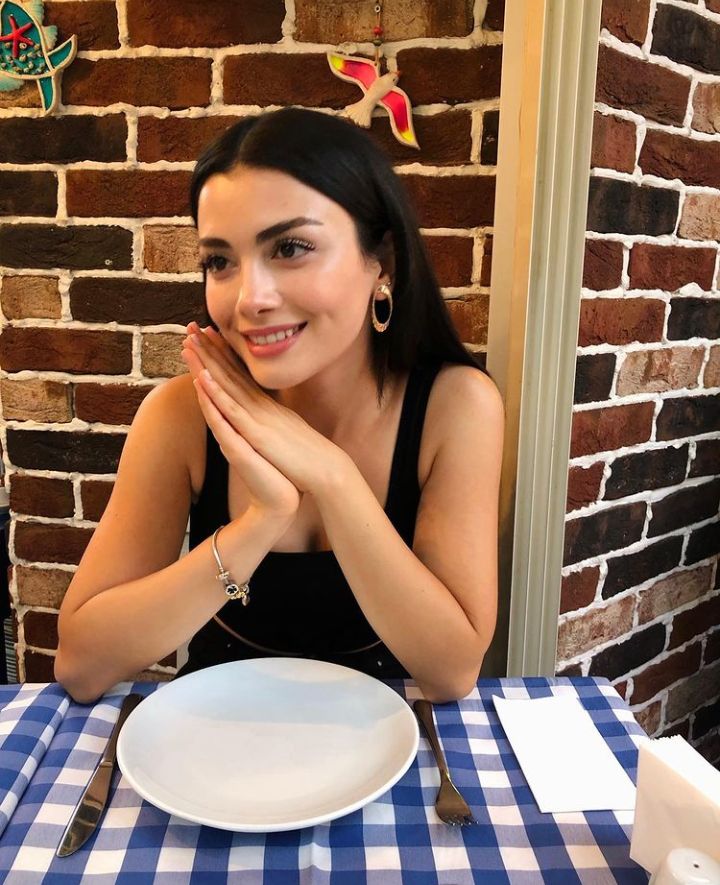 OOzgeyagizz's tweet photo. #ozgeyagizz💘Prensesim Özge Yağız ❣️ https://t.co/OmjtEb5eFW