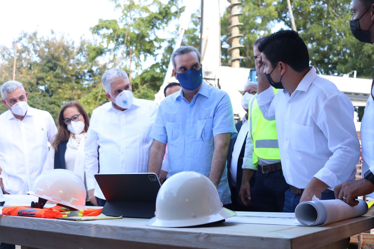 EduardoEstrella's tweet photo. Un fin de semana de grandes logros para la provincia de Santiago. Con la visita del Presidente @luisabinader se canalizaron soluciones y pusieron en marcha programas y proyectos de mucha importancia para los ciudadanos de nuestros municipios y distritos municipales. https://t.co/eoTkKhogfU