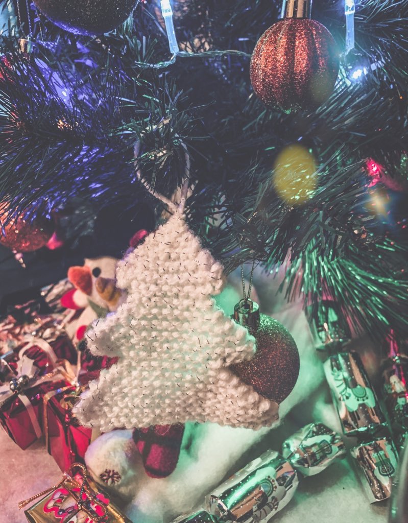GemzCrafts's tweet photo. I love the Christmas tree decorations on the tree 🎄

What about you? https://t.co/o98qu5y293