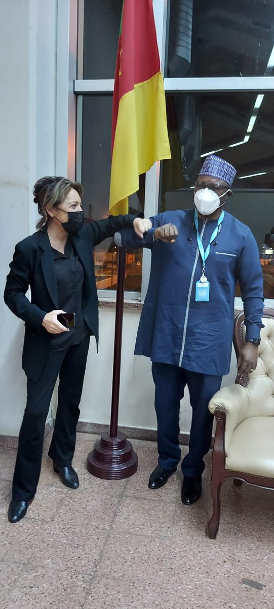 EduCannotWait's tweet photo. La Directrice d'#ECW @YasmineSherif1 est accueillie chaleureusement par le Représentant a.i. de l'@UNICEFCameroon Arsène Azandossessi &amp; le représentant de @diplocam_minrex #Cameroun lors de l'arrivée de la délégation @EduCannotWait à #Yaoundé 🇨🇲

@UN_Cameroon @mznaab https://t.co/BMAiU1VxGu