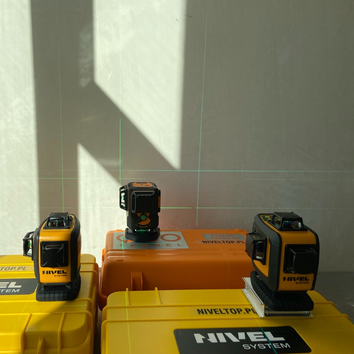 NiveltopP's tweet photo. Zaczynamy nowy tydzień💪 Już wkrótce obszerna relacja z testów laserów #NivelSystem #CL4DG i #CL4DB oraz #GeoFennel #Geo6XR - lasery zostaną sprawdzone w warunkach bojowych #remontmieszkania jak widać na zdjęciach w różnych warunkach oświetleniowych - takich w jakich pracujecie. https://t.co/Q6kgPKCgiU