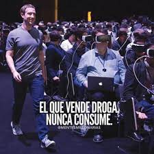 #RSCD21_UNED_1_1 Otra cosa que me ha llamado mucho la atención a la hora de estudiar las redes sociales es su influencia en la vida de los usuarios.
En las últimas semanas he visto el meme que comparto a continuación en numerosas ocasiones, ¿Qué opináis al respecto?