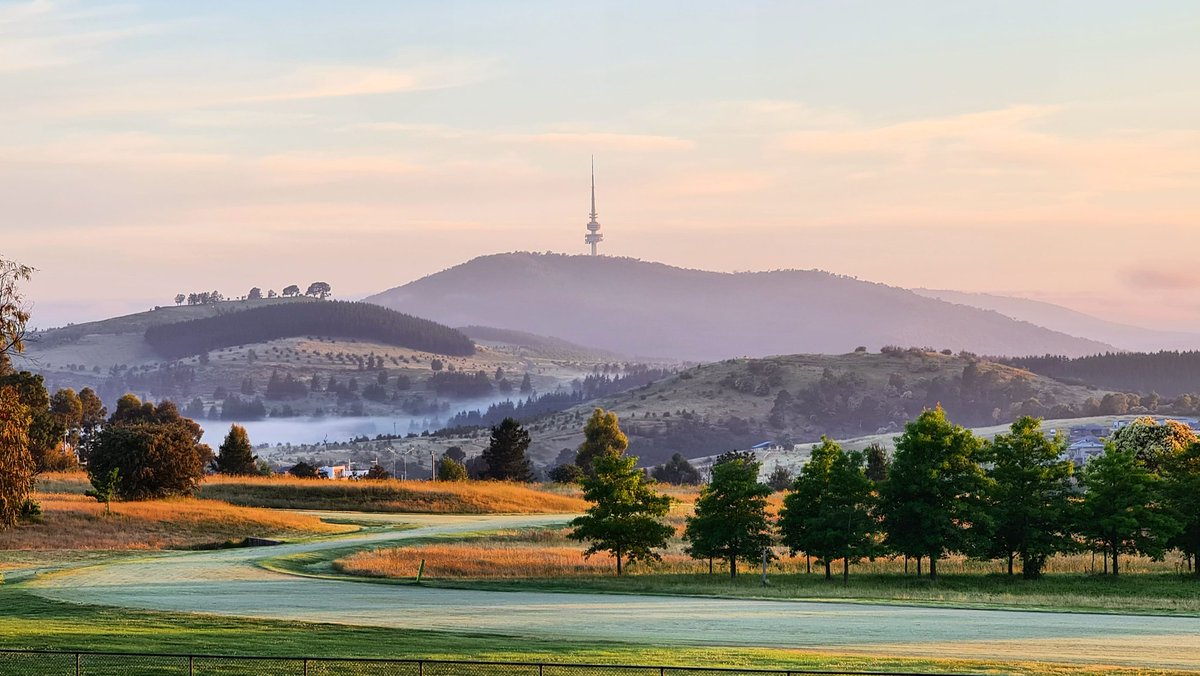 scottyimhoff's tweet photo. Perfect morning to finish Spring for 2021 🌻 Laps around the @stromloforest cross country track with friends. The track is looking mint 👌 #canberra #sunrise #running 

@visitcanberra @abccanberra @ABCaustralia @canberratimes @WINNews_ACT https://t.co/8AiPlmeYuk