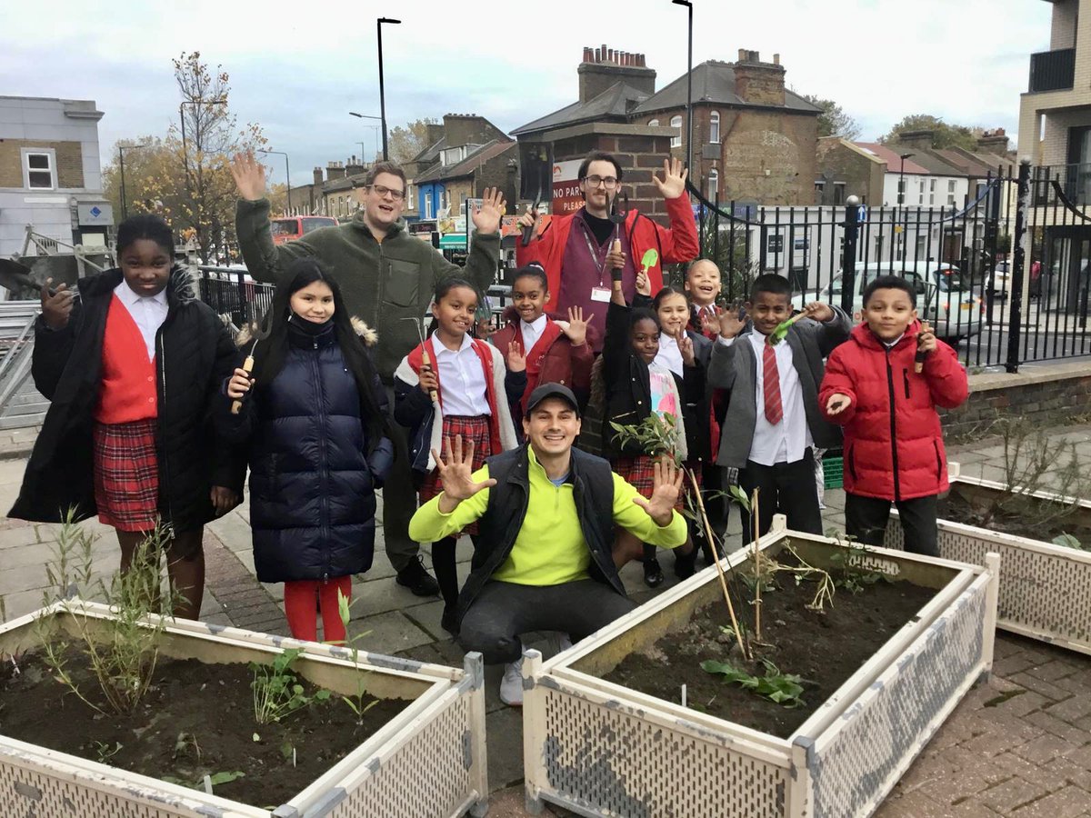 A self funded planting project by the Maryland Community Group.
Helped by the children of @ColegraveSchool 
🌱🌹🌻🌷👩🏼‍🌾🧑🏽‍🌾👨🏾‍🌾
#MarylandE15