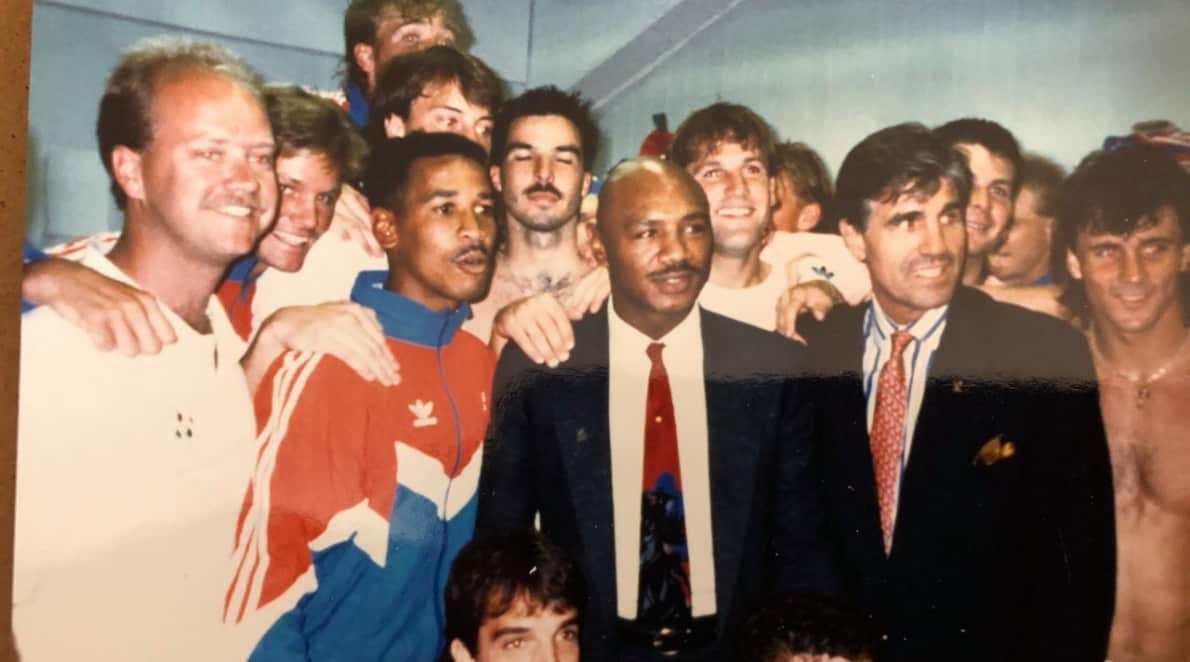 Former champions Marvelous Marvin Hagler and Nino Benvenuti at the 1990 World Cup with US Men's National Team in Italy. 

(Credit: Rich Riehl) #boxing #boxe #history