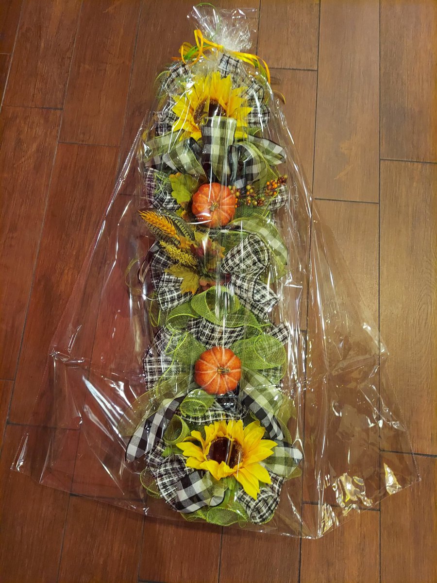 CLady47's tweet image. Looking for the perfect handcrafted Holiday Wreath or any kind of wreath I can help you just comment