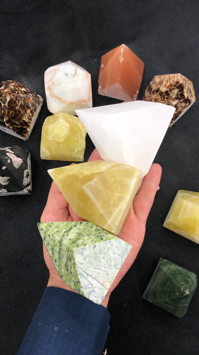 Crystalmineral2's tweet photo. Here Are We Presenting Beautiful 
Honey Calcite ,Choclate Calcite ,Blue Calcite ,Black Obsidian,Jungle Jade ,Lemon Calcite ,And White Calcite ,
Top Points 
Bottom Rough And Top Is Polished
Available In Bulk Quantity 
We Can Make From Oder 
Custom Oder Also Accepted
#crystalsale https://t.co/H5ugA58X0u