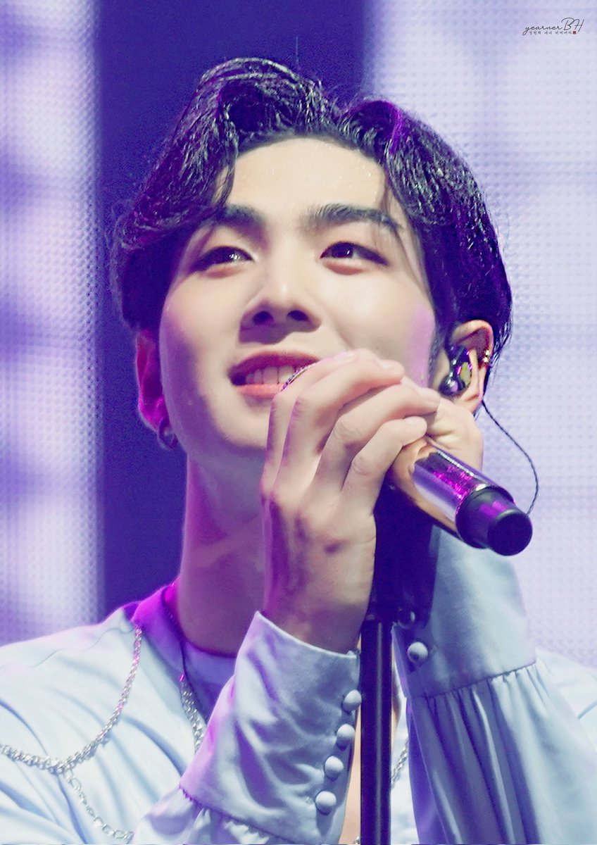 KBH950721's tweet photo. 211128 NU'EST CONCERT 
＜THE BLACK＞  DAY 3

🌹 영원히 내내 어여뻐라
반짝반짝 ✨예쁨✨도 충전완료🐯💜

#뉴이스트 #NUEST
#강동호 #백호 #BAEKHO #姜東昊 https://t.co/rgyArDFaXc