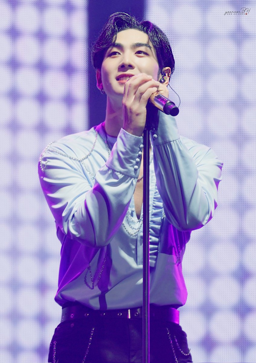 KBH950721's tweet photo. 211128 NU'EST CONCERT 
＜THE BLACK＞  DAY 3

🌹 영원히 내내 어여뻐라
반짝반짝 ✨예쁨✨도 충전완료🐯💜

#뉴이스트 #NUEST
#강동호 #백호 #BAEKHO #姜東昊 https://t.co/rgyArDFaXc