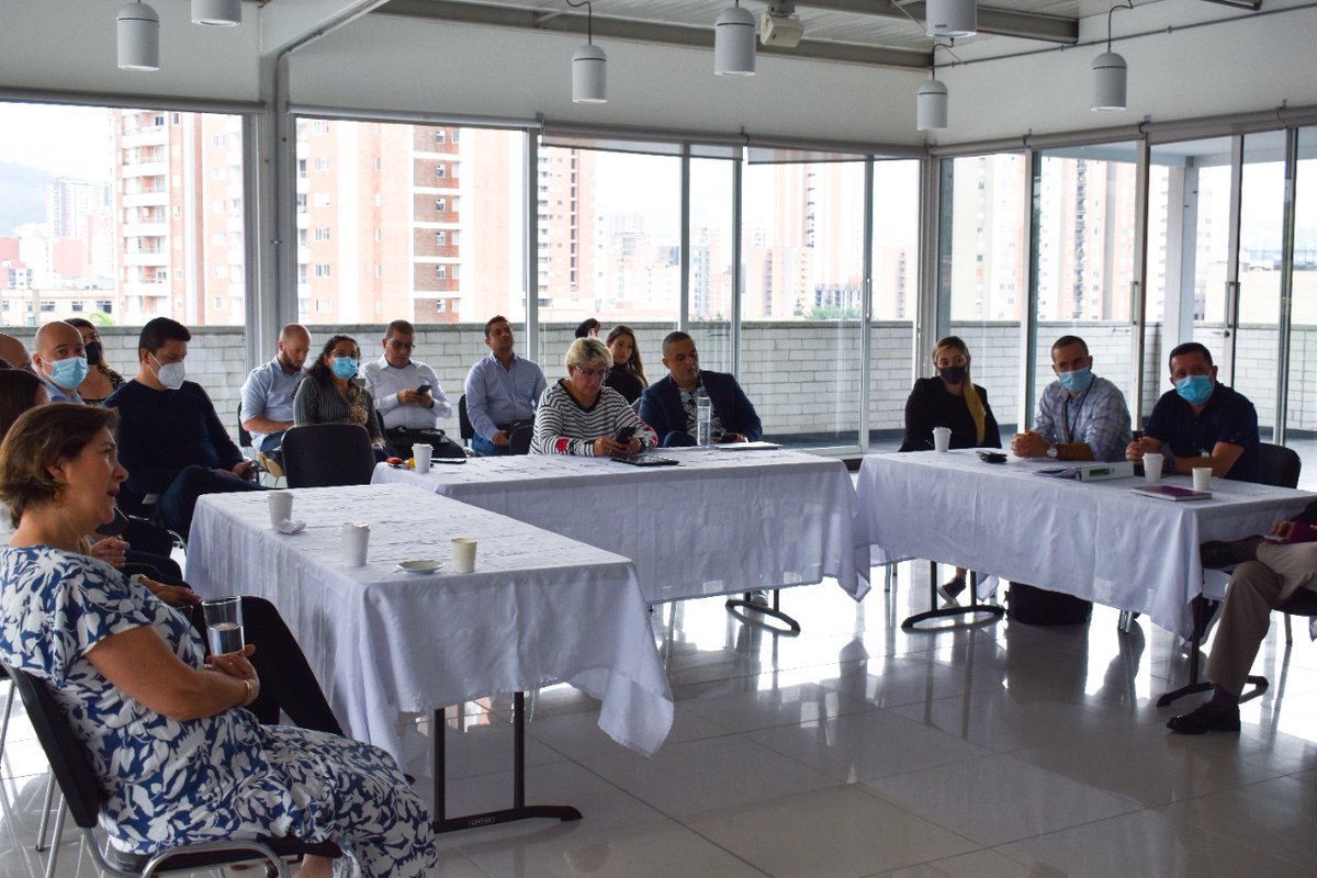 Laproff_SA's tweet photo. 👥Así conversamos con la @alcaldia_sabaneta, explorando propuestas para trabajar en conjunto, conociendo nuestras instalaciones y los nuevos proyectos de crecimiento para el futuro. Mira las fotos⬇️

Laproff #NosImportaTuSalud #SiempreContigo 💙 https://t.co/nrm6SKTUOr