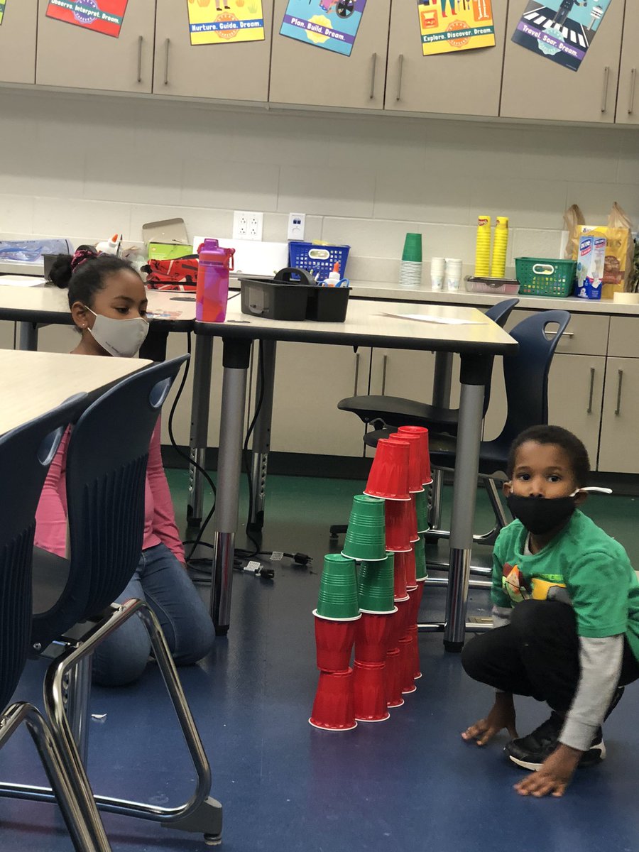 rose_holland2nd's tweet photo. Almost December challenges in full swing! #REAMSSTEAM @brookebrownTOTB https://t.co/gn5V6gDN5E