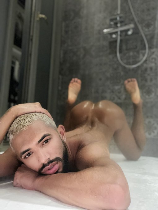 Facedown ass up in Spain ✨ https://t.co/GSHxnTTQNZ