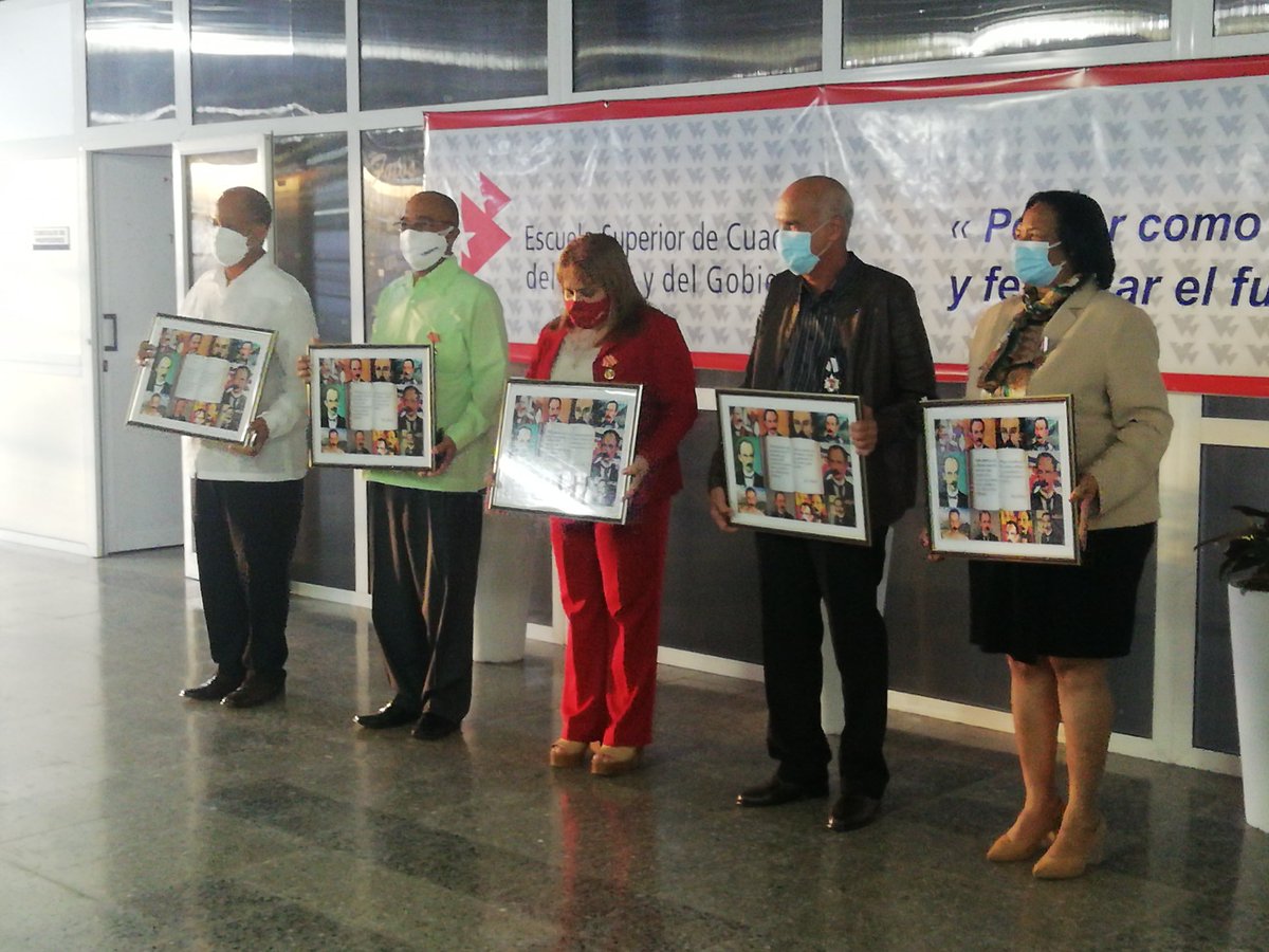 Honrar Honra. Reconocidos rectores de universidades cubanas por aportes significativos a la educación cubana. #CubaViveYRenace #UniversidadCubana