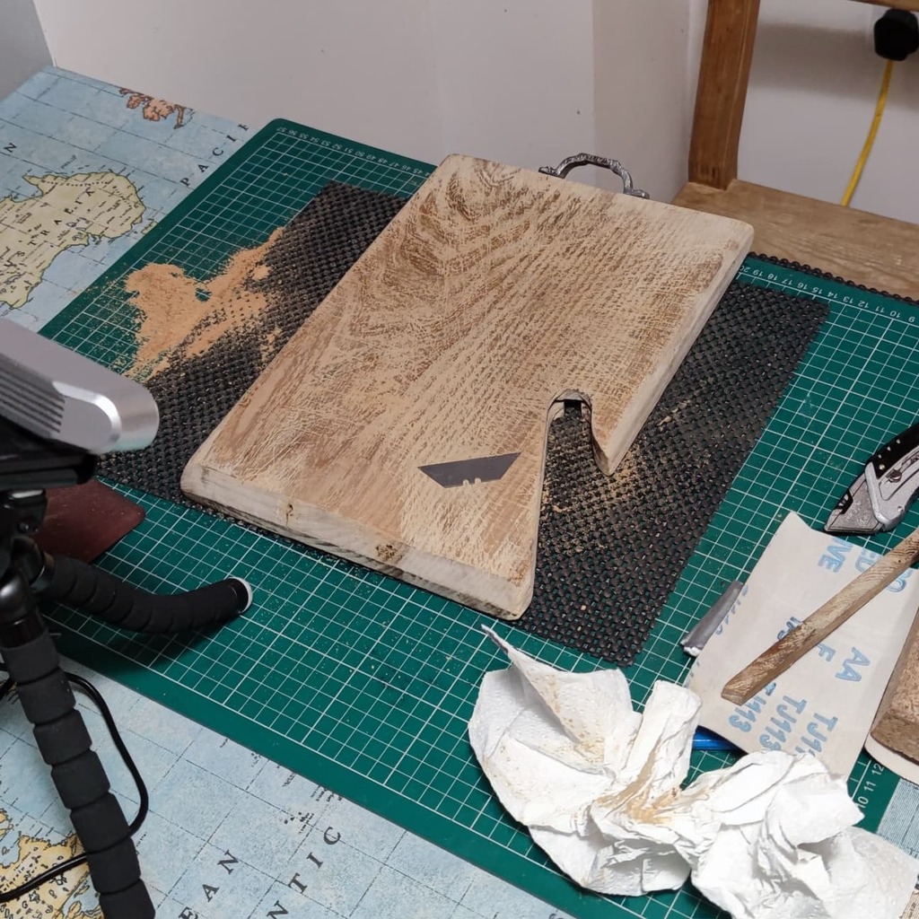 SheyMouse's tweet photo. Started #restoration on our bread board this evening. Thanks to my #twitch follower Mechaform I switched from sandpaper to a scraper. The scratches in the oil impregnated wood disappeared easily.
.
.
#Woodwork #woodworking #restoration #diy #DoItYourse… https://t.co/WjxQMW4N0X https://t.co/tN5DsPH7t1