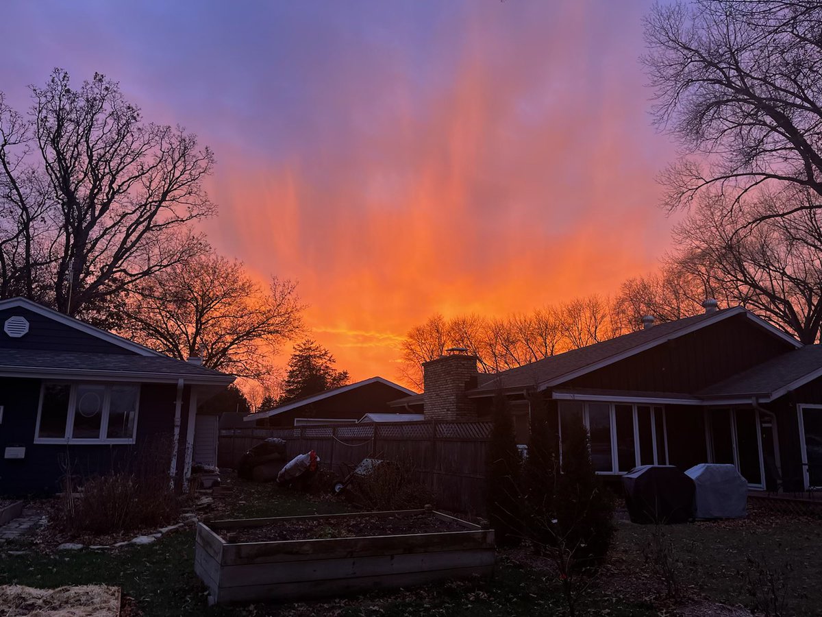 bobbinbeam's tweet photo. Snow bow rainbow and fantastic sunset in Dousman @Mark_Baden https://t.co/PPtNciSh9M