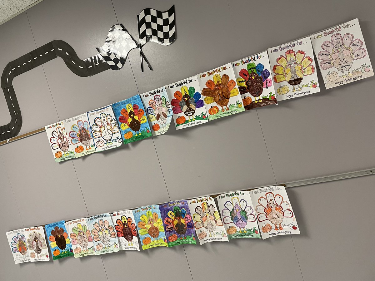 My Ss loved seeing each others’ #thankfulturkeys What are you thankful for this year? #artandreading #hallwaydecor #thankful4thgraders #turkeydesigns #iamwfisd #wearecrockett <a href="/WFISDschools/">Wichita Falls ISD</a> <a href="/crockettwfisd/">Crockett Coyotes</a>