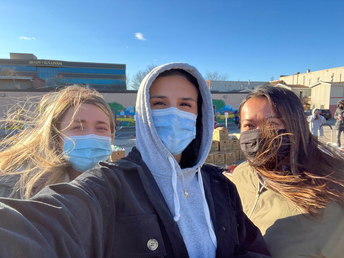 Thank you to those who volunteered their time at Amoskeag Health to make care packages for families in the Manchester, NH community. These efforts helped to provide over 312 families with Thanksgiving dinners - over 15,000 pounds of food!! #GiveBack #MedicusCares #ThisIsMedicus