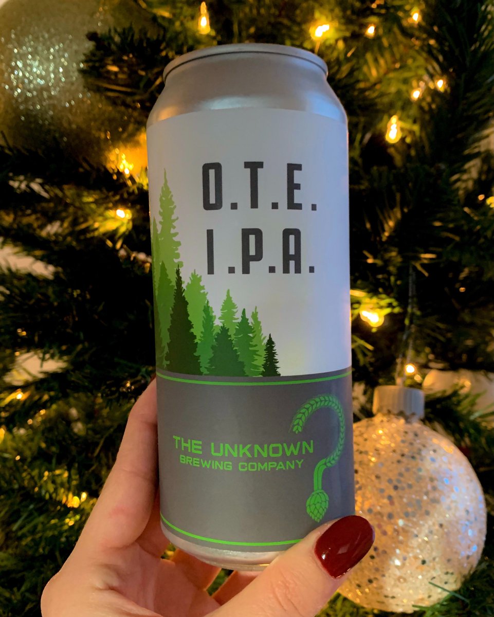 Everybody needs a putting-up-the-Christmas-tree beer 🎄