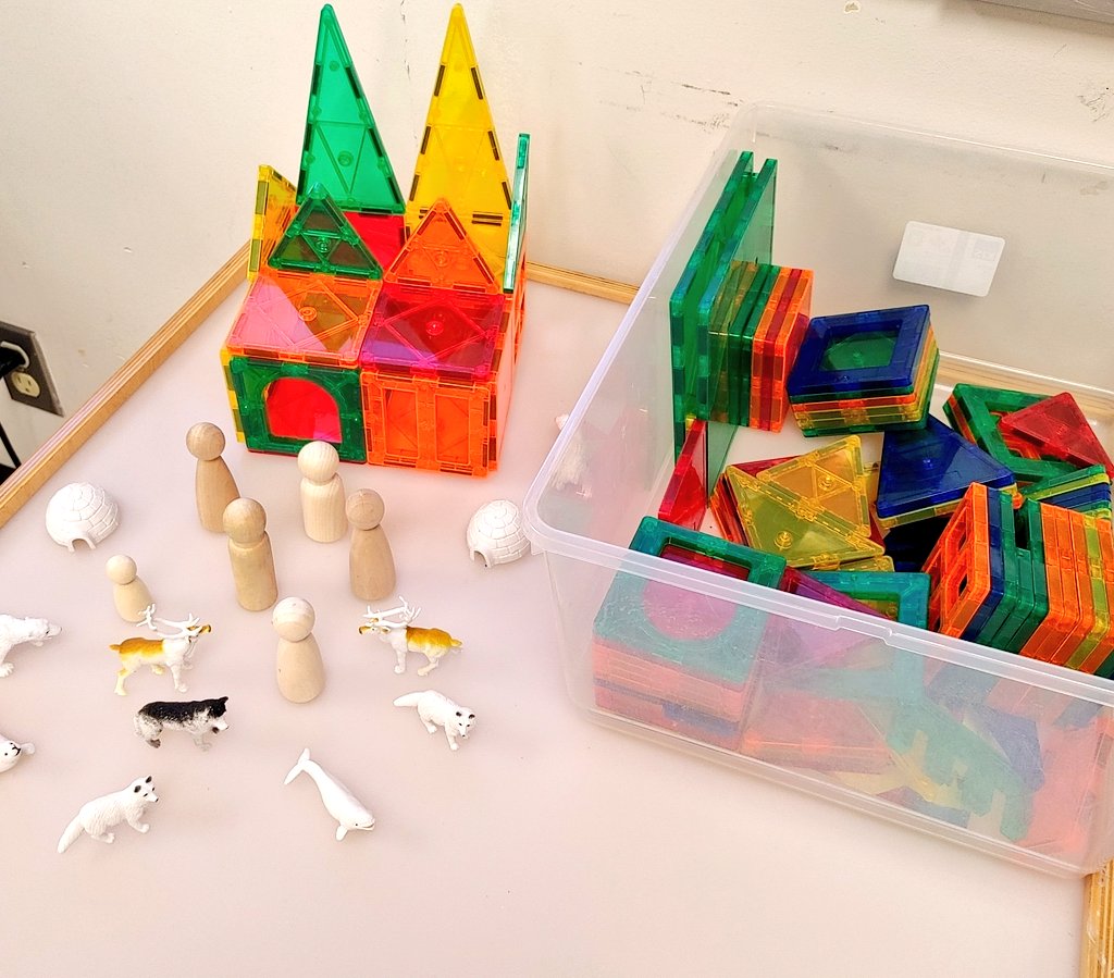 Lots of excitement in kindergarten today as the students discovered our new December play centres. Pattern ornaments, gingerbread house decorating, bakery dramatic play and light table winter stories. #rvsed