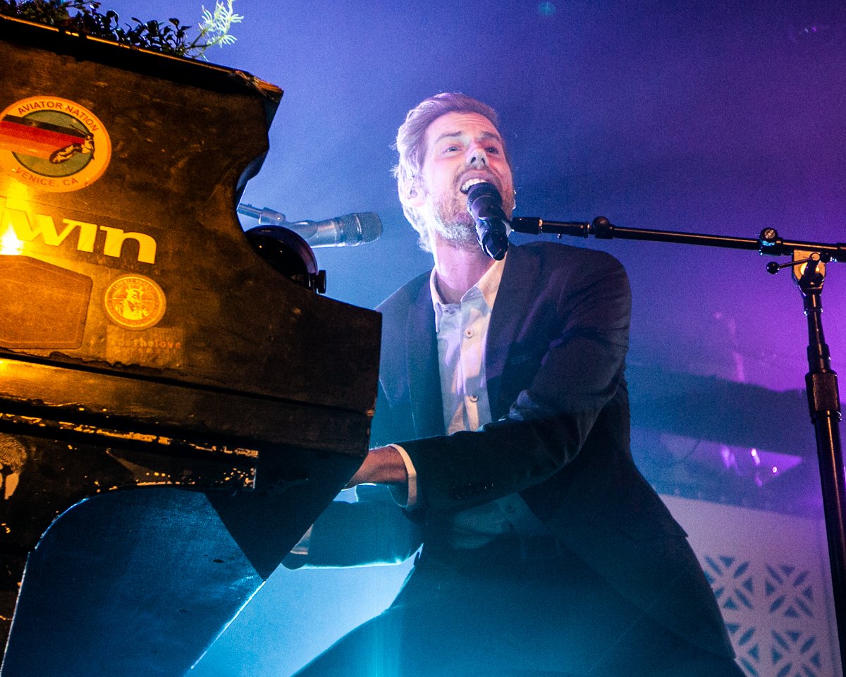 thevanburenphx's tweet photo. Don't forget to grab your tickets for @andrewmcmahon's Three Pianos Tour, hitting The Van Buren tomorrow with @zacclark &amp; @annikabennetttt! 

🎟️ Snag them here: https://t.co/YznZcBsHLB

📸 : @loudervisuals for @Vanyaland617 from Andrew's last visit in 2019 https://t.co/i7VGjTqFwb