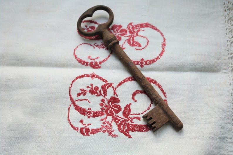 VintageSoviet's tweet photo. #Sale1 20% OFF!
#Antique #Rusty #Key #DoorKey #Skeleton Key #arge #old #vintage #steampunk #craftsupply #metal #rusty #iron key rustic tool
https://t.co/ac9xk3DSNn @Etsy https://t.co/reAqDCmoRA