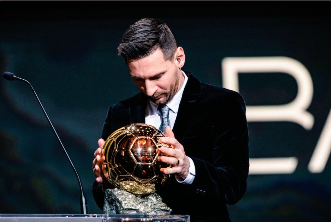 BlackInSport's tweet photo. Messi é  eleito pela sétima  vez melhor jogador  do mundo! 🌎🏆
#BallonDor parabéns  #messi! https://t.co/N271zX0DQZ