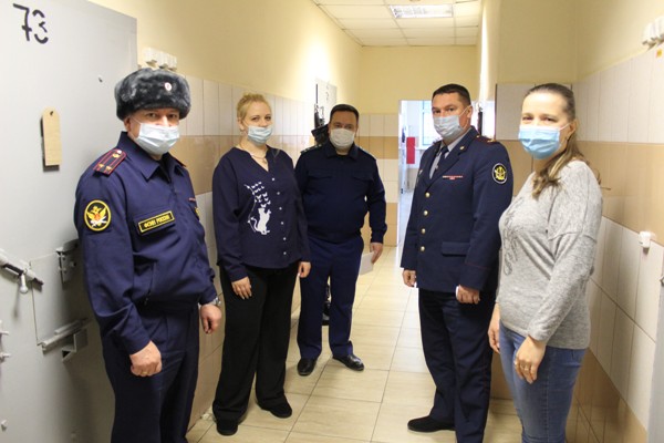 Представители общественной наблюдательной комиссии и прокуратуры Магаданской области посетили следственный изолятор
49.fsin.gov.ru/news/detail.ph…