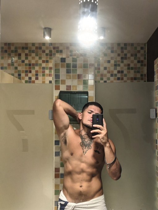 Da uma lambida aqui! 👅 https://t.co/dqlP0qVqio