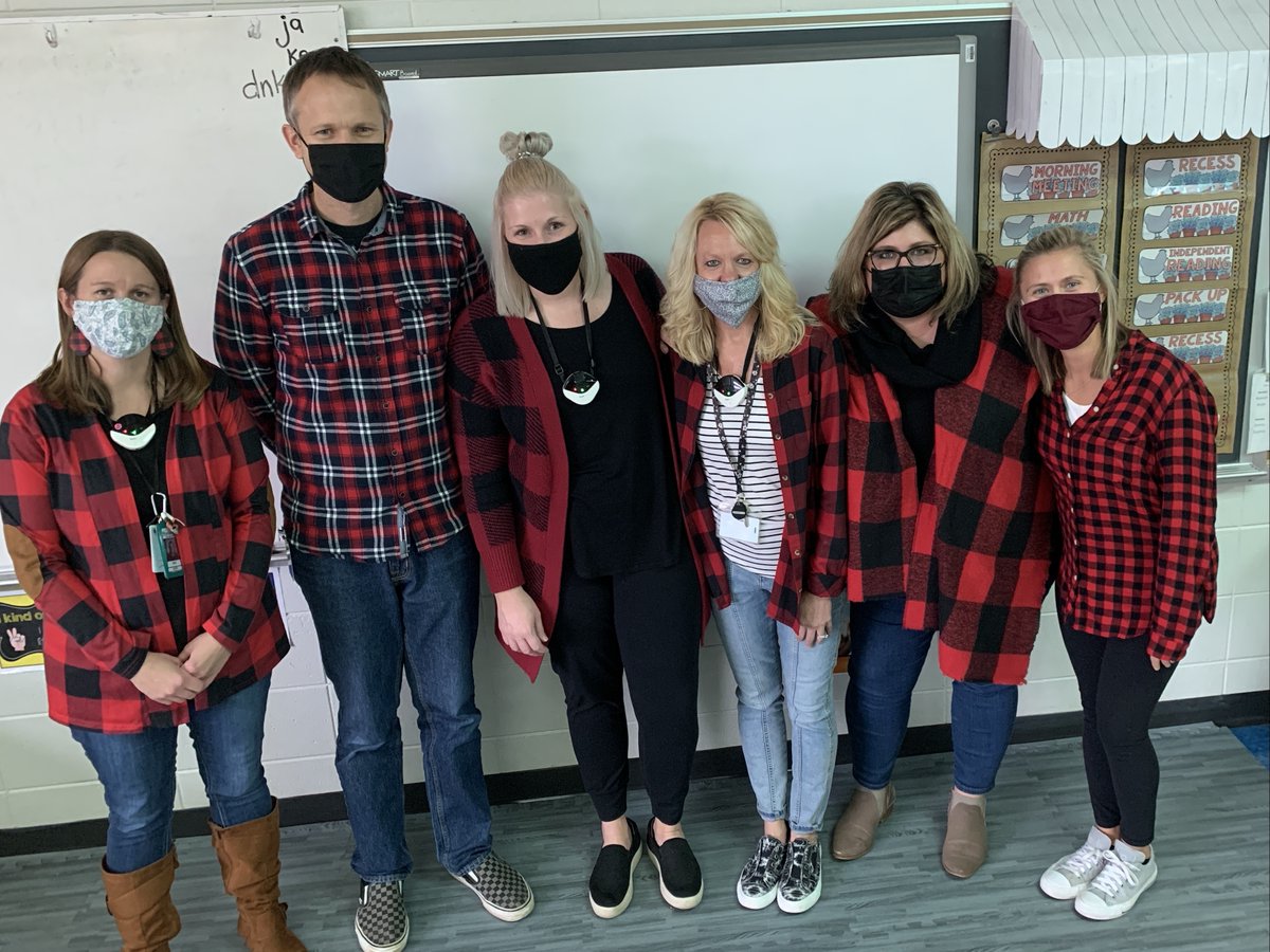 HortonvilleSD's tweet image. Last week GES teachers transitioned into the new fall season and had some fun dressing in their FALL FLANNEL!
🍂
🍁
🌻
#FallFlannel #GES #HASD #FlannelSeason #FallFashion #Staff #Teachers