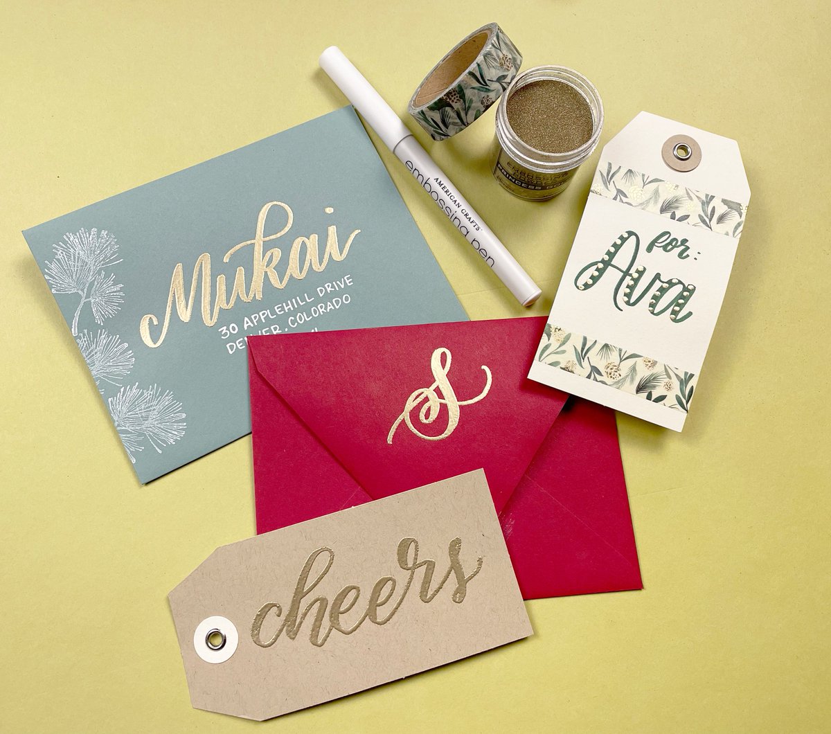 Paper_Source's tweet photo. Add a little bit of sparkle, one mailbox at a time. Learn how to elevate your envelopes and gift tags this season at one of our virtual workshops!

#papersource #mailroommonday #diyenvelopes #virtualworkshops #workshops #papercraft #heatembossing https://t.co/yPRG1r5ImN