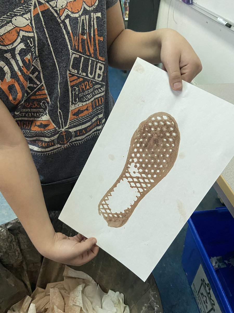HeatherMoraal's tweet photo. Our room smells divine! Chocolate shoe prints for our Evidence and Investigation unit for #Science6. https://t.co/pxiOlPCV8P