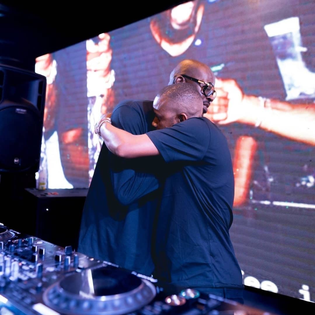 YentaRoom's tweet photo. Kabza De Small with Black Coffee at Konka Soweto for Kabza's birthday celebration
#kabzadesmall #kabza #kabelomotha #djkabzadasmall #blackcoffe #blackcoffeedj #blackcoffeeonly #subconsciously #konka #soweto #konkasoweto #birthday #birthdaycelebration #celebrityupdate https://t.co/dZcN8eMh0O