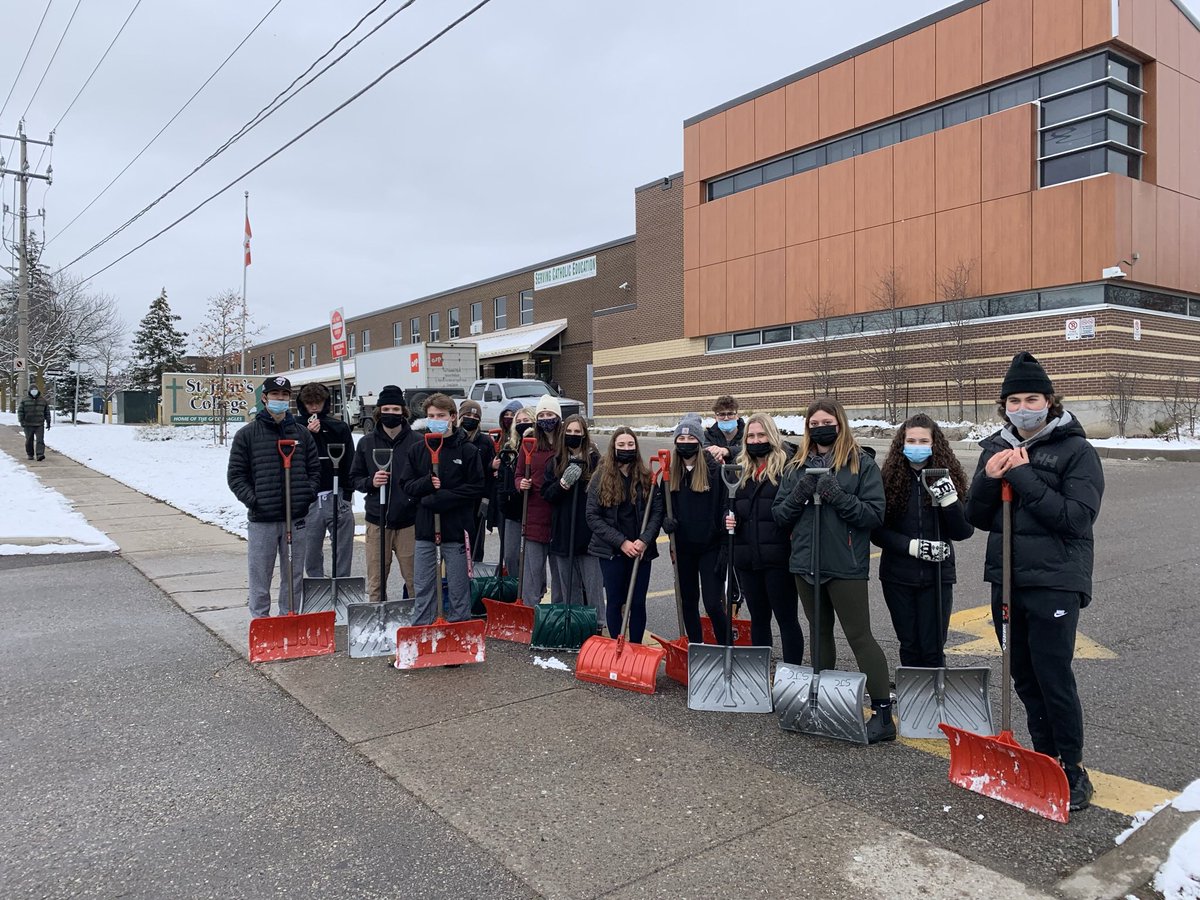 JeffDeProsperis's tweet photo. #RecFitLead @SJCEagles today went for shovel-hike today through the #HendersonNeighbourhood — not a lot of snow to clean … but good practice for the future! https://t.co/mpsVNV2zgv