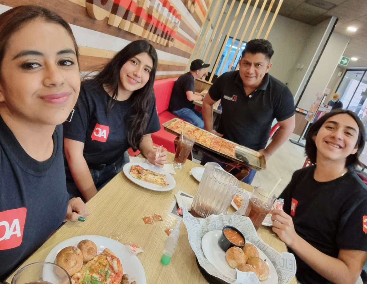 Finalizando día de producción audiovisual con mi equipo de producción. 🎬