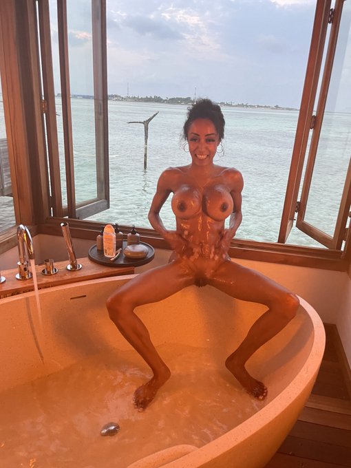 See a WHOLE lot more of my Maldives antics on my https://t.co/CEQlxssfAH  #Wet #FitAF #NewBoobs https://t<a href="/tag/wet"class="tags"><span>#wet</span></a><a href="/tag/newboobs"class="tags"><span>#newboobs</span></a><a href="/tag/fitaf"class="tags"><span>#fitaf</span></a>