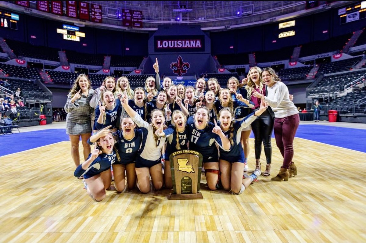 CougarVballers's tweet photo. Oh what a night✨ #ohana 
@STMathleticsnow https://t.co/5HtEatcXty