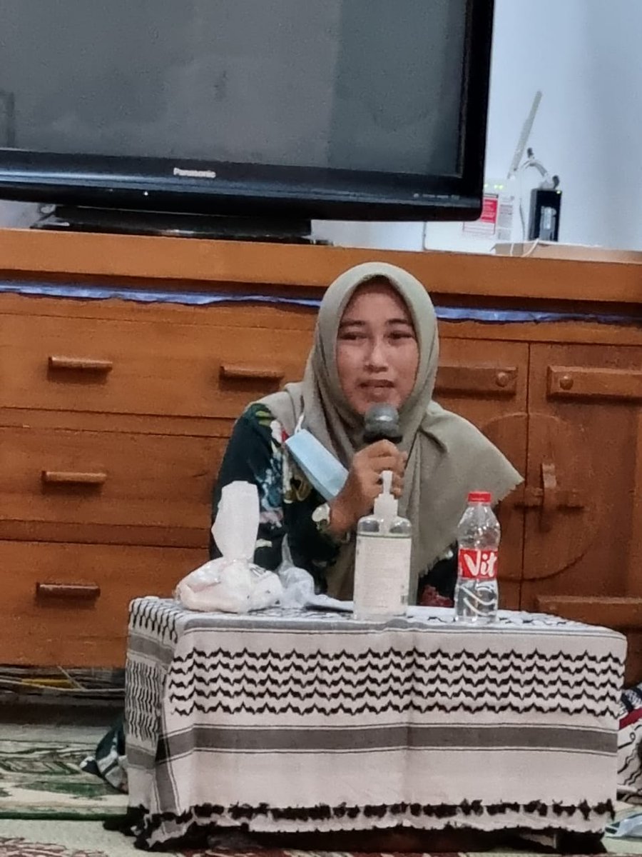 Selamat buat bu Ganjar Nasrullah, ketua terpilih...... Ketua Muslimat NU Ambarketawang, Gamping Sleman, hasil musyawarah di rumah ibu Gilas Tlogo, semoga lancar istiqamah dan berkah, Aamiin