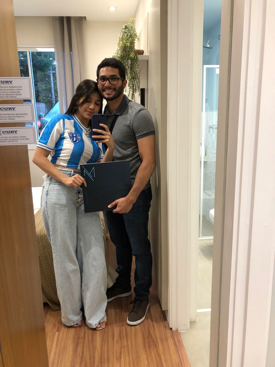 🏡🔑❤️ Você coloriu a minha vida cinza, amor
E a cada sorriso seu eu ganho um lápis de cor.