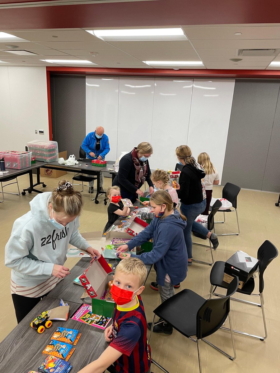 SoccerWeyburn's tweet photo. Huge thanks to everyone that donated for Operation Christmas Child. With your generosity we were able to send lots of box’s full of toys for children in need. Thanks to the PDP players who volunteered to help pack the boxes! #proud #thisisWSA https://t.co/6N8SKSBjSF