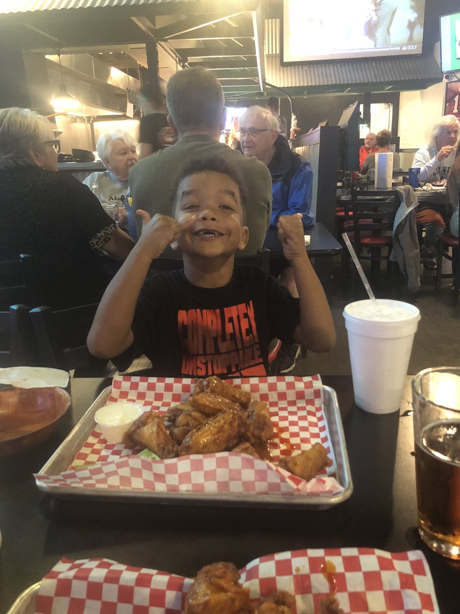 NateTalksSports's tweet photo. Mom and big kids are at theatre rehearsal so Buddy and I are having chicken wings and watching football #daddythuggin https://t.co/0uu8qaPFFo
