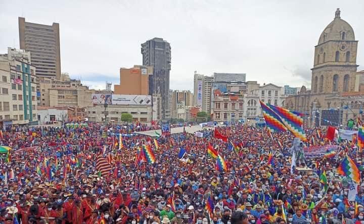 ¡Impresionante y contundente la #MarchaPorLaPatria!
Aquí está el pueblo que exige el respeto a la #Democracia, el respeto a un Gobierno legal y legítimamente electo de las urnas, un pueblo que quiere la #ReacitivaciónEconómica. ¡Lucho Arce no estás solo!
#EvoEsPueblo