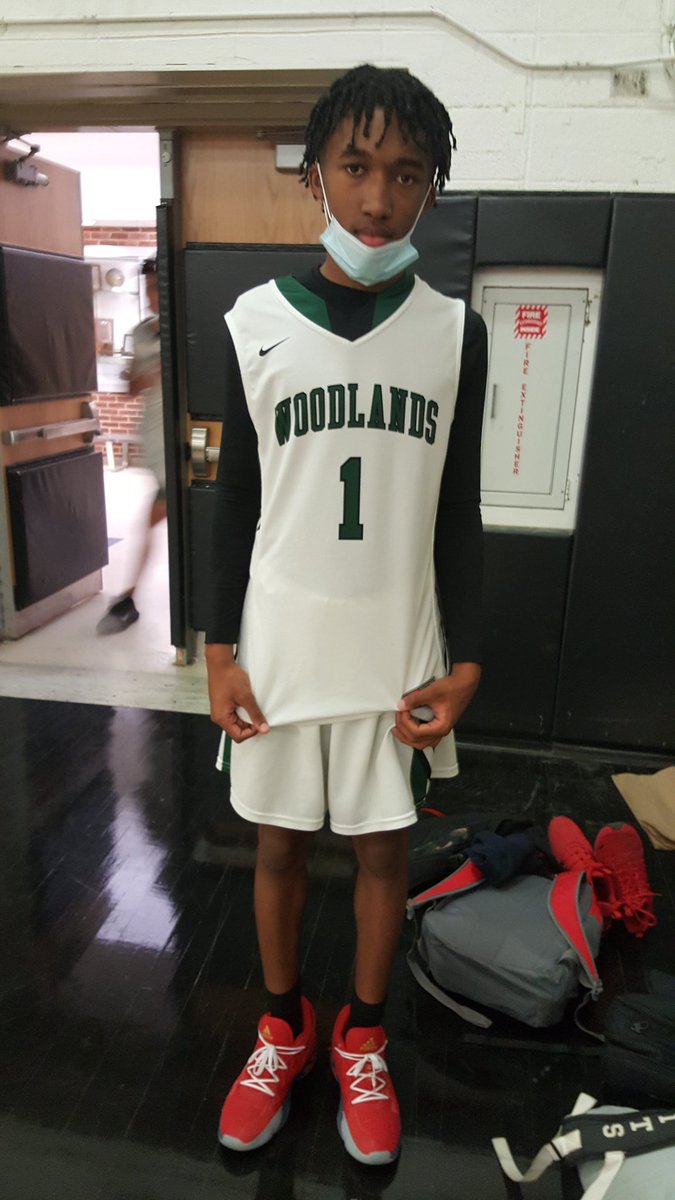 rayteodora1's tweet photo. Once again, this @woodlandsAth squad shows a lot of potential as the season progresses. Lots of talent on this YOUNG squad.
Standouts
#10 Eric Woodbury 17p
#1 Janai Miller 
#2 Zachary McDonald
#15 Isiah Tofouh
#11 Jayden Brinson
#5 Thomas Gabrielle
*8th grade 6'3 235 Sean McKenny https://t.co/YPecXYDskE