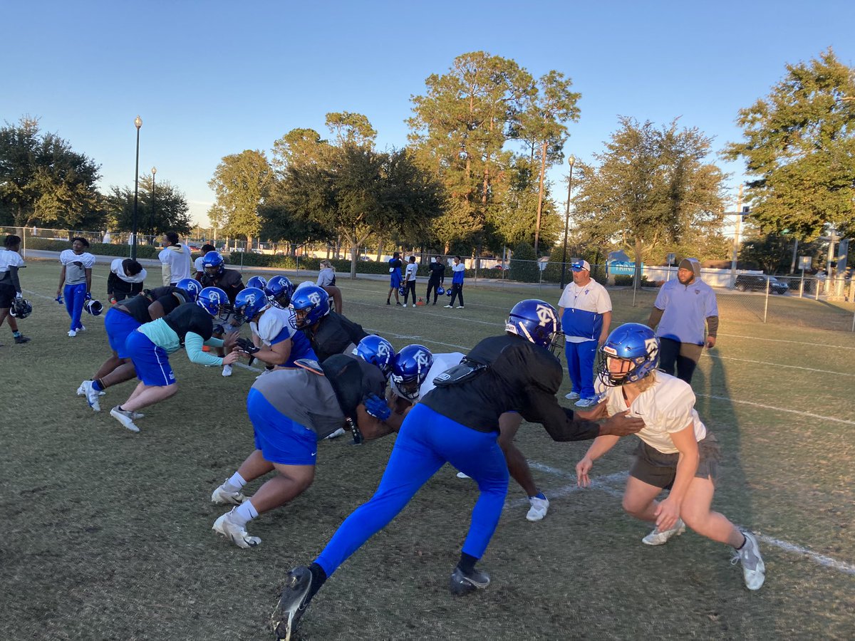 MiaOBrienTV's tweet photo. And then there were 4️⃣! 

#FinalFour for both @FHSAA + @OfficialGHSA this Friday and four of our area teams remain 

Great catching up with @BCWildcatsFB + @TC_Jax_Football today 💪🏽 good luck this weekend! 

#TeamSideline
#flhsfb https://t.co/XqMG7Sjdky