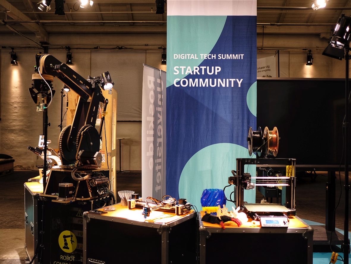 FabLabRUC's tweet image. FabLab RUC is at #DigitalTechSummit 2021 with #ThirdRoomRuc and @roskildeuni Open Entrepaneurship. We’re showing #RapidPrototyping #DigitalProductionTools and the #Humtek programme.