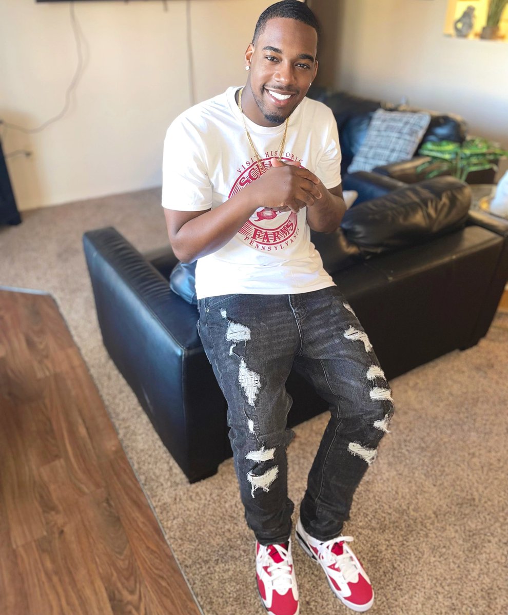 FutureBaller_10's tweet photo. Stick to the G-code stay 10 toes down 💯 https://t.co/YmGPeoNz7y