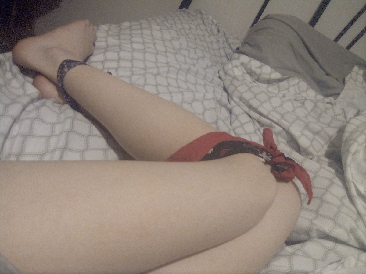 JPaige03's tweet photo. ° Age in bio
° hard/soft kinks( bondage and degradation are my fav) 
° 5'1
° Switch( sub mostly)
° Aries sun, Pisces moon, Gemini rising
° American
° Bi male leaning
° Here for fun 
° Art hoe https://t.co/QCn7d9OQiq