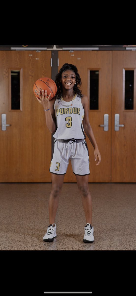 ToNiiyaah3's tweet photo. Every year was my year, but this year is my MAIN FOCUS❤️🏀!!

#SENIOR #lastride #livinglife 3️⃣ #justclockedin https://t.co/K0N8GZcfT8