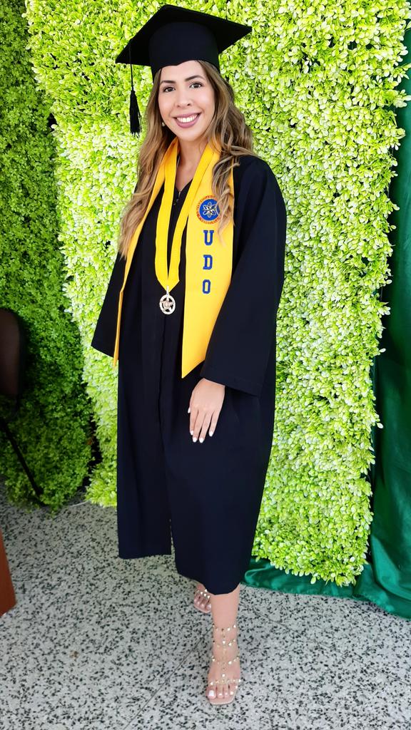 Adrianana_'s tweet photo. ¡Estoy muy feliz!
¡Me gradué de Médico Cirujano! 💛🎓
Que fortuna poder alcanzar nuestros sueños. https://t.co/WhvjPlq9xF