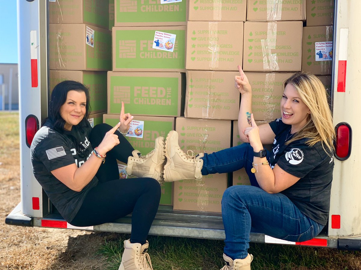 GivingTuesMil's tweet photo. Our fearless leaders wore their @BootCampaign combat boots allllll dayyyy long as they worked with @BlueStarFamily to serve #militaryfamilies with kindness and goodies.

Check out their incredible nonprofit — the work they do for veterans health/wellness is extraordinary. https://t.co/HPuEZ79LYs
